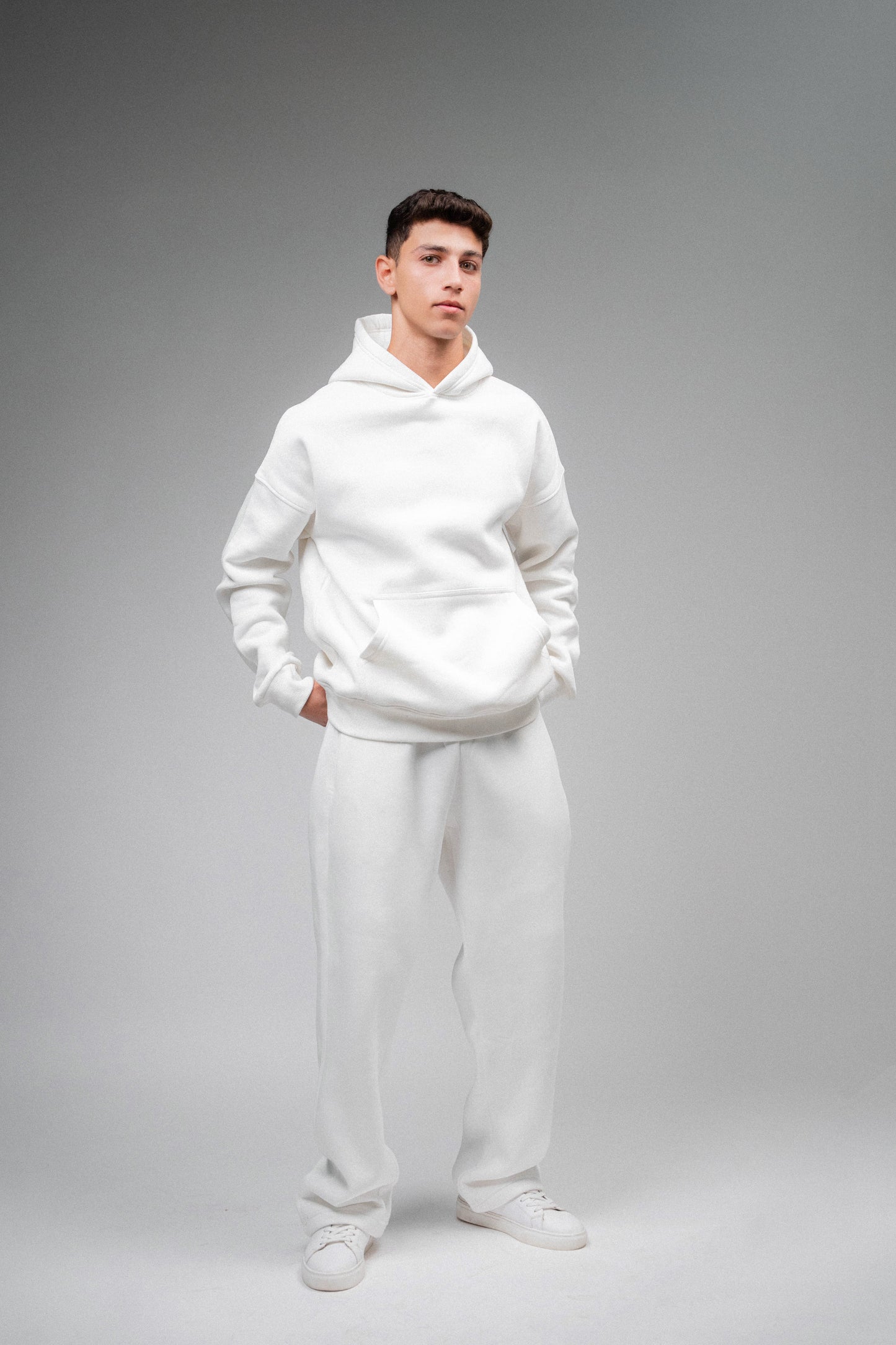 RANDOM Oversized Sweatpants – White (M)